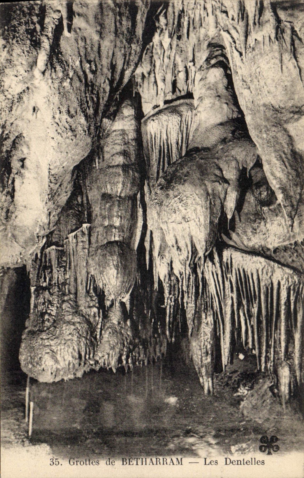 CPA Grottes de Betharram Les dentelles