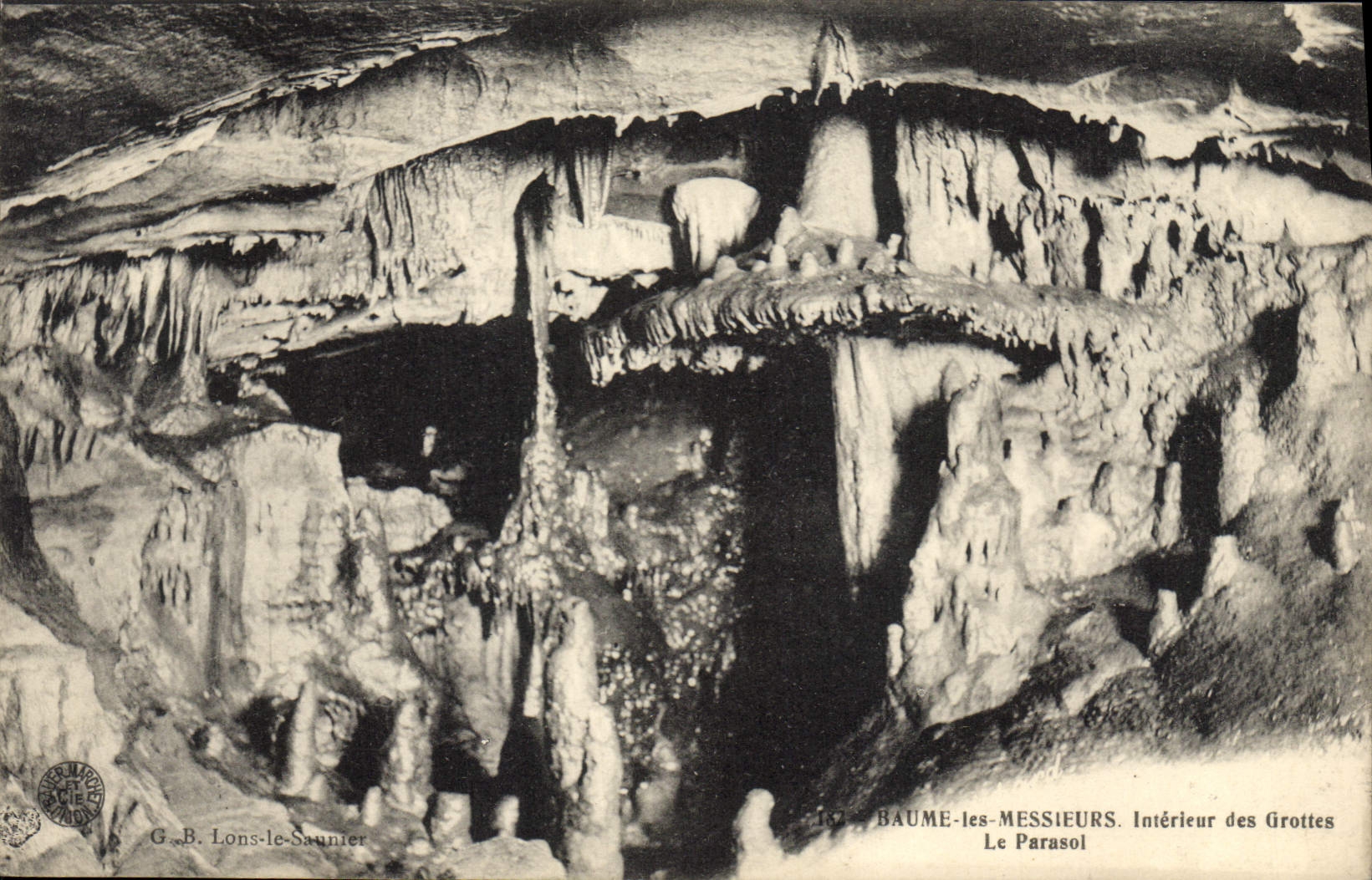CPA Grottes Baume les Messieurs Interieur des grottes Le parasol
