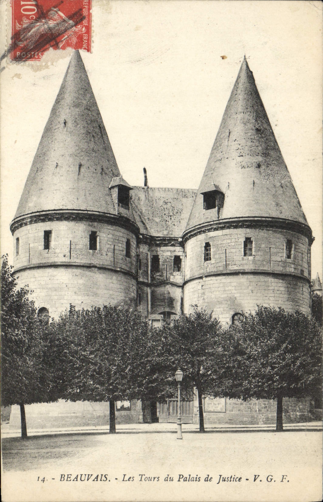 CPA Les tours du Palais de Justice Beauvais