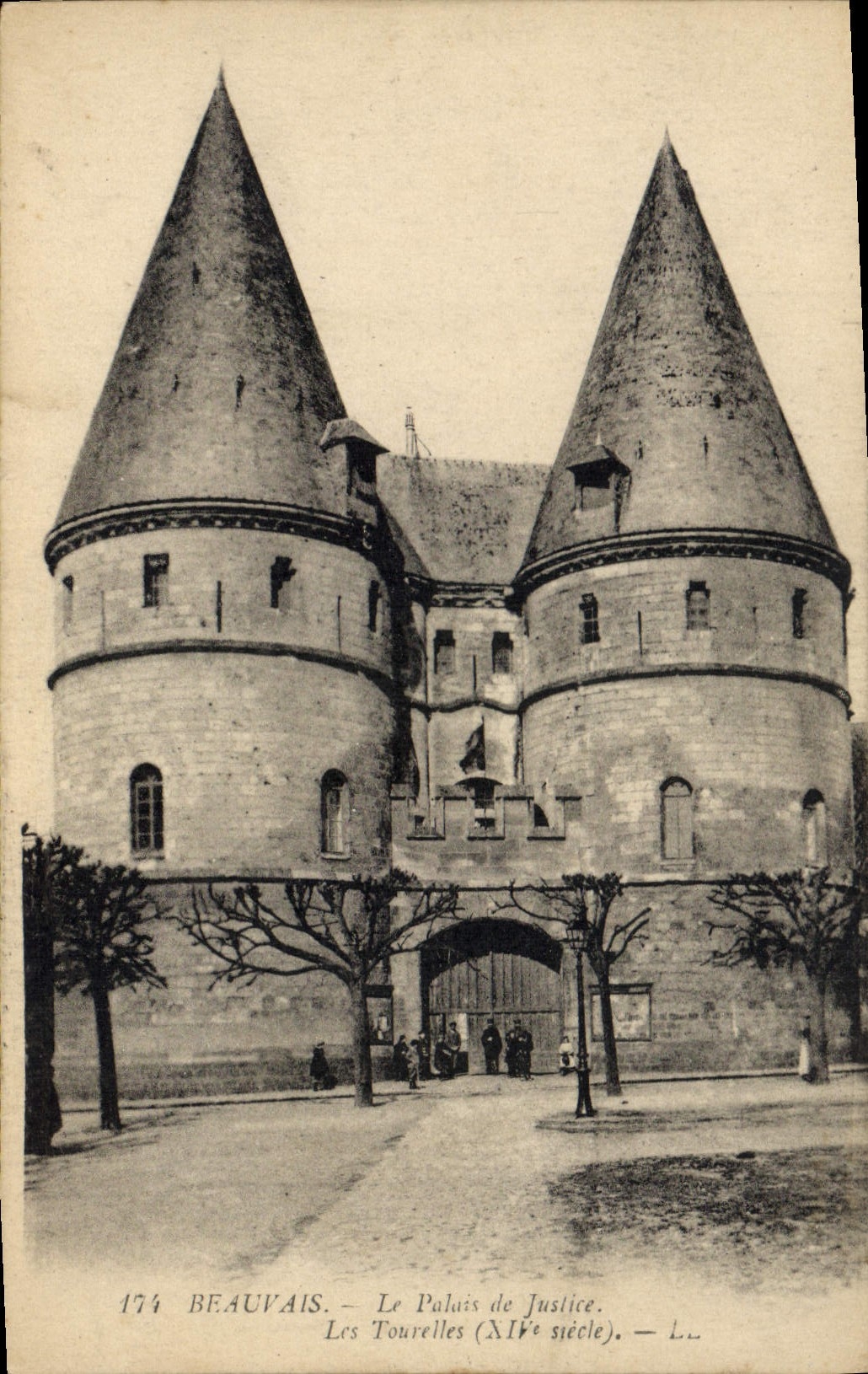 CPA Palais de Justice Les Tourelles Beauvais