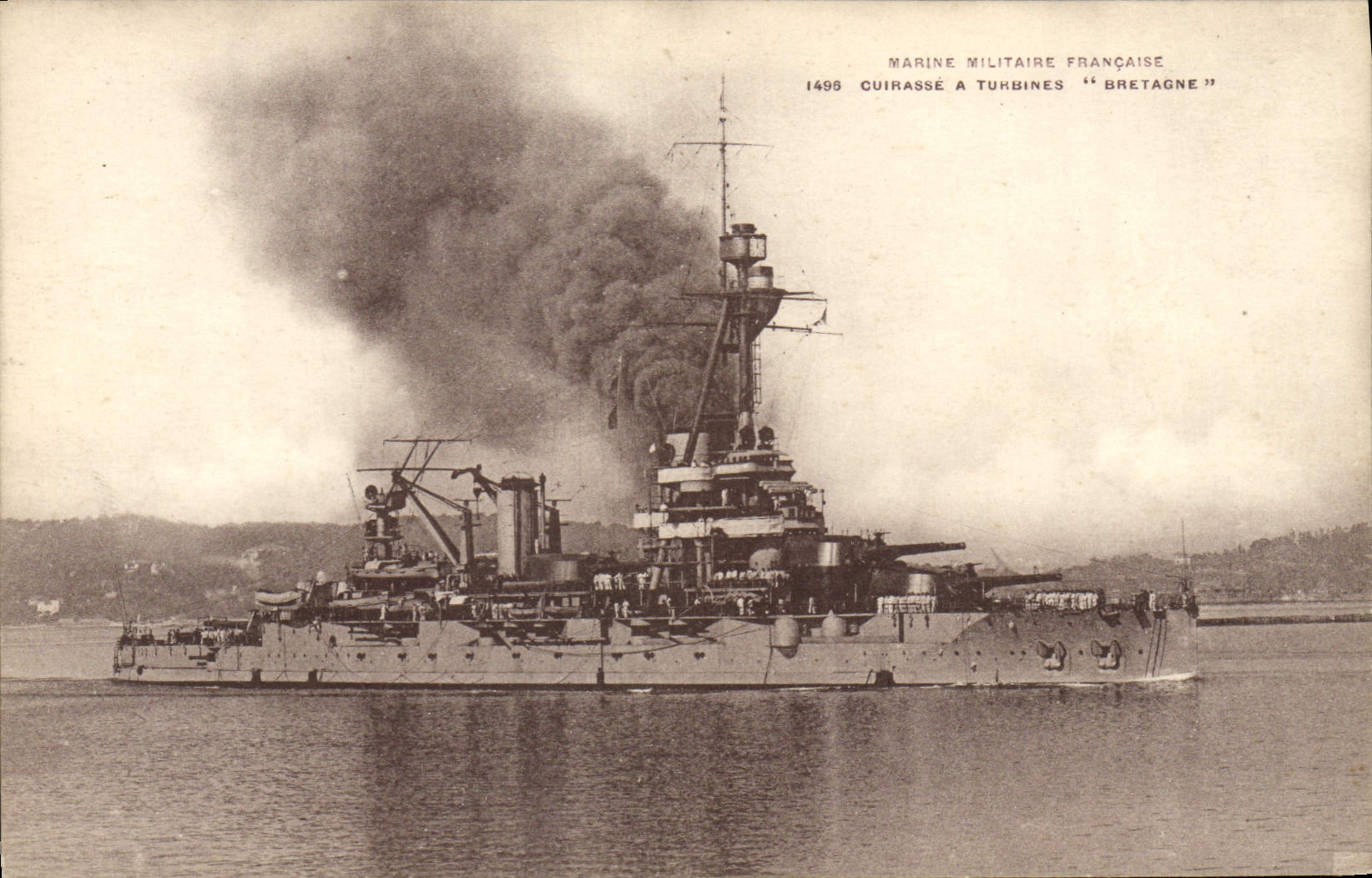 CPA Bateau de Guerre Cuirasse a turbines Bretagne