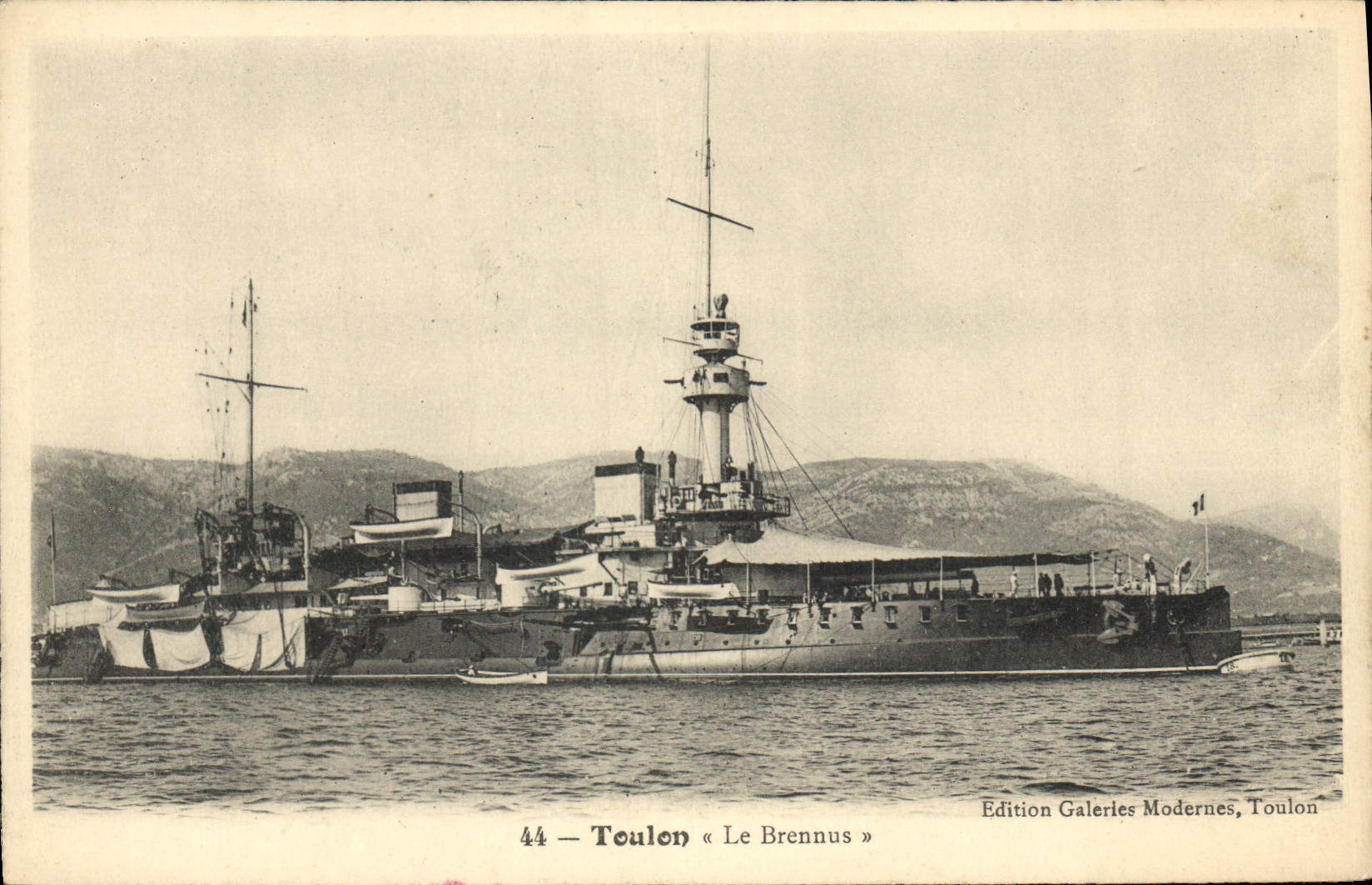 CPA Bateau de Guerre Toulon Le Brennus