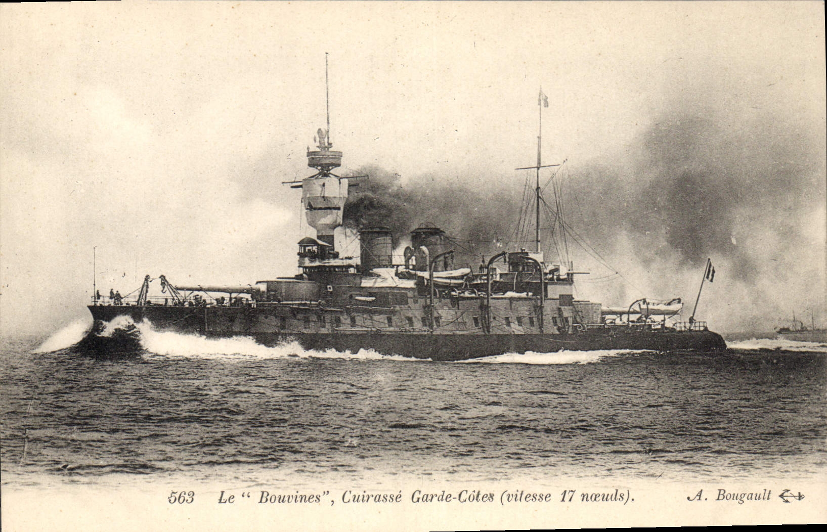 CPA Bateau de Guerre Le Bouvines Cuirasse Garde Cotes