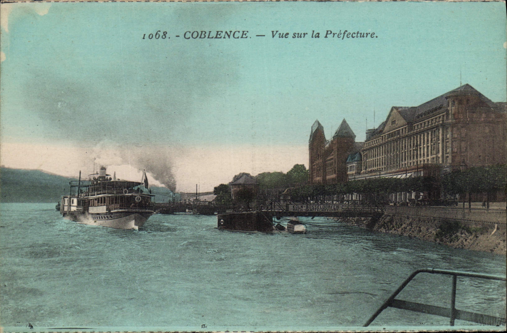CPA Coblence Vue sur la Prefecture Bateau