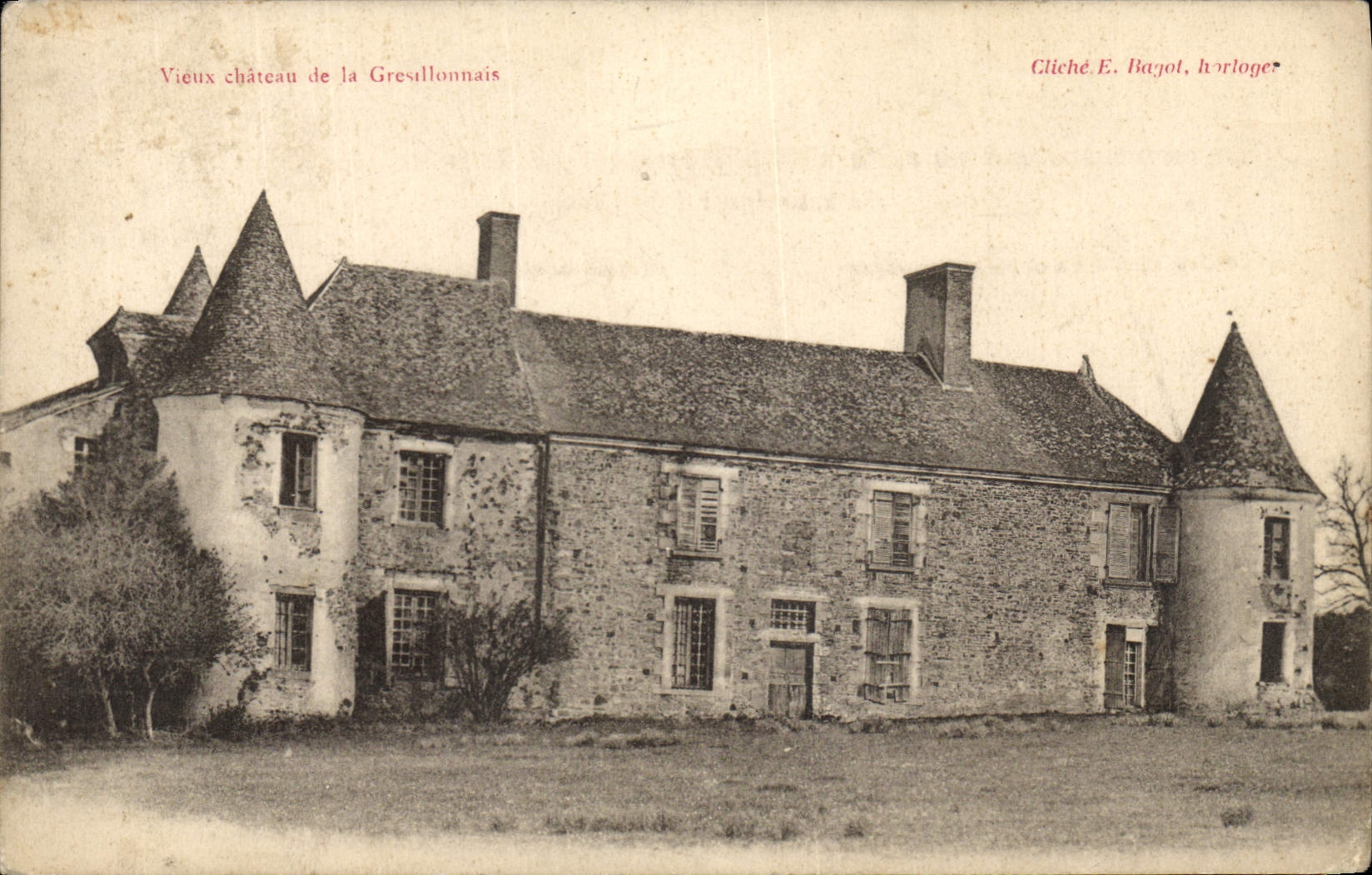 Vintage Postcard Old man Castle of Gresillonnais
