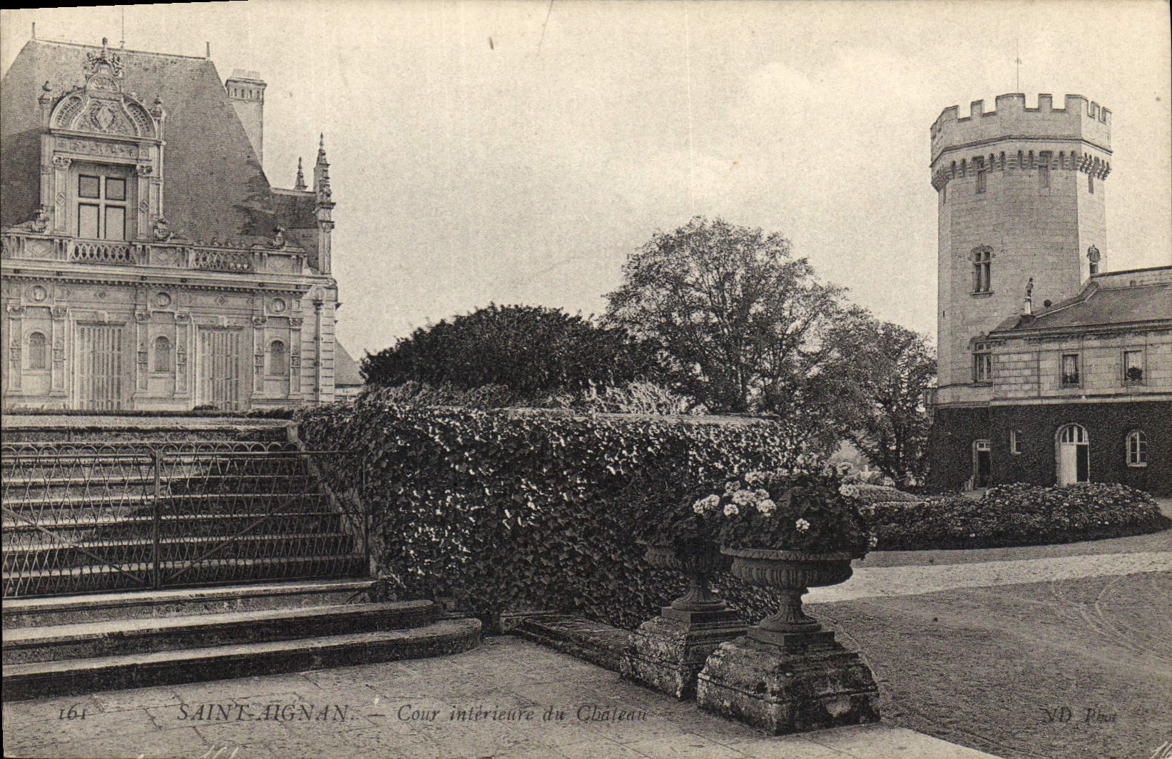 Vintage Postcard Saint Aignan interior Court of the Castle
