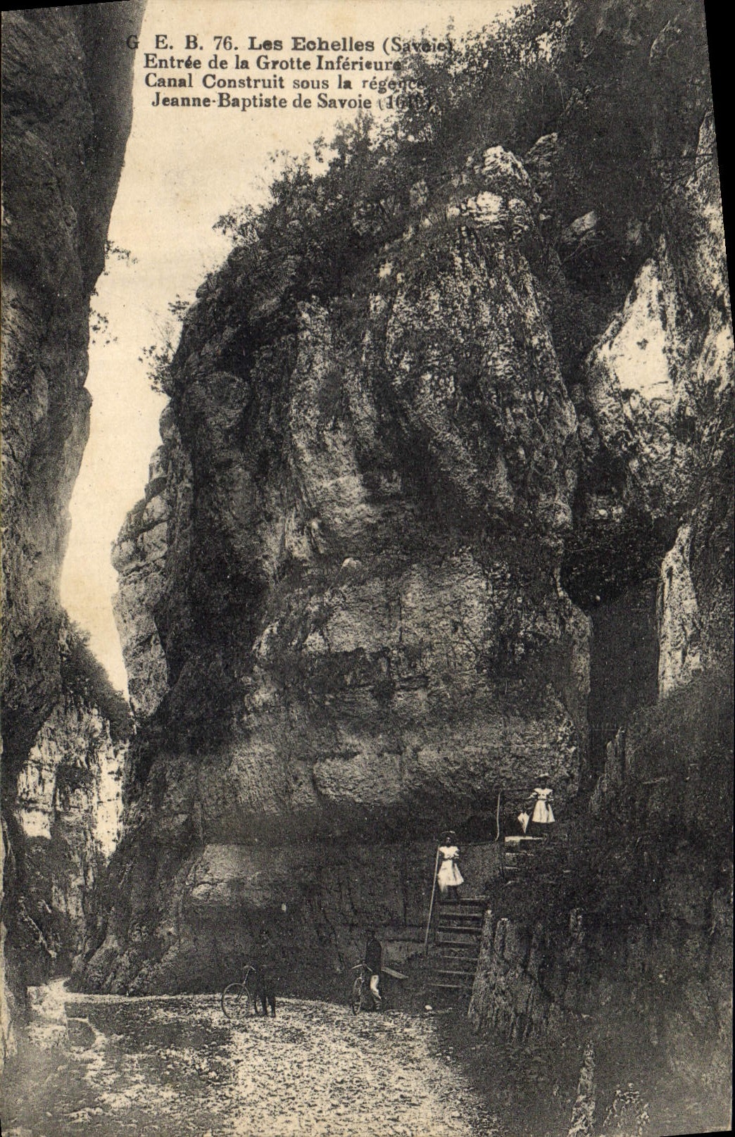 CPA Grotte Grottes Les Echelles Entree de la grotte inferieure Canal construit sous le regence Jeanne Baptiste de Savoie