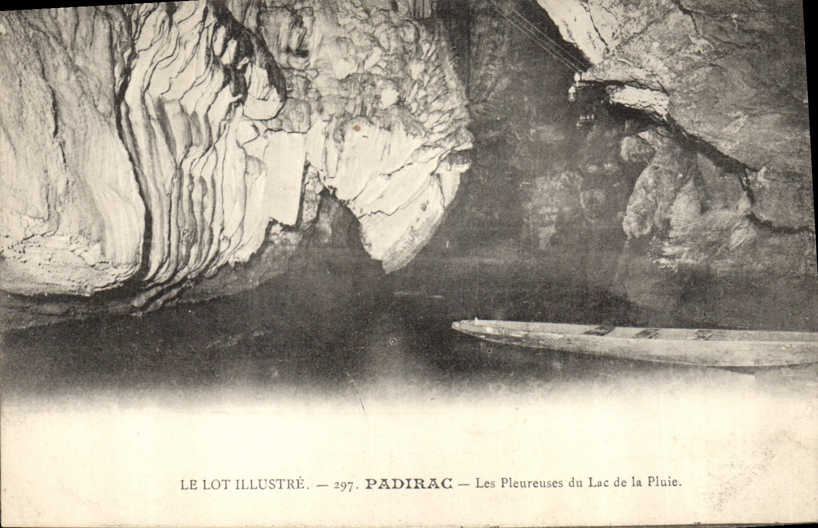 CPA Grotte Grottes Padirac Les pleureuses du Lac de la pluie