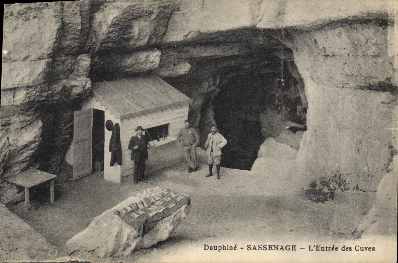 CPA Grotte Grottes Sassenage L'entree des cuves