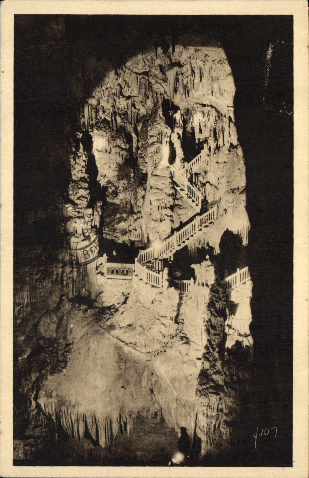 CPA Grotte Grottes Environs de Montpellier Grotte des Demoiselles La caverne merveilleuse La descente dans la cathedrale
