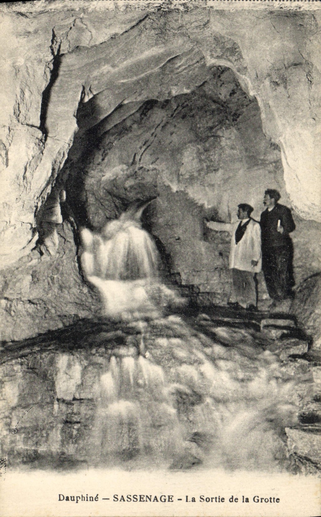 CPA Grotte Grottes Dauphine Sassenage La sortie de la grotte 