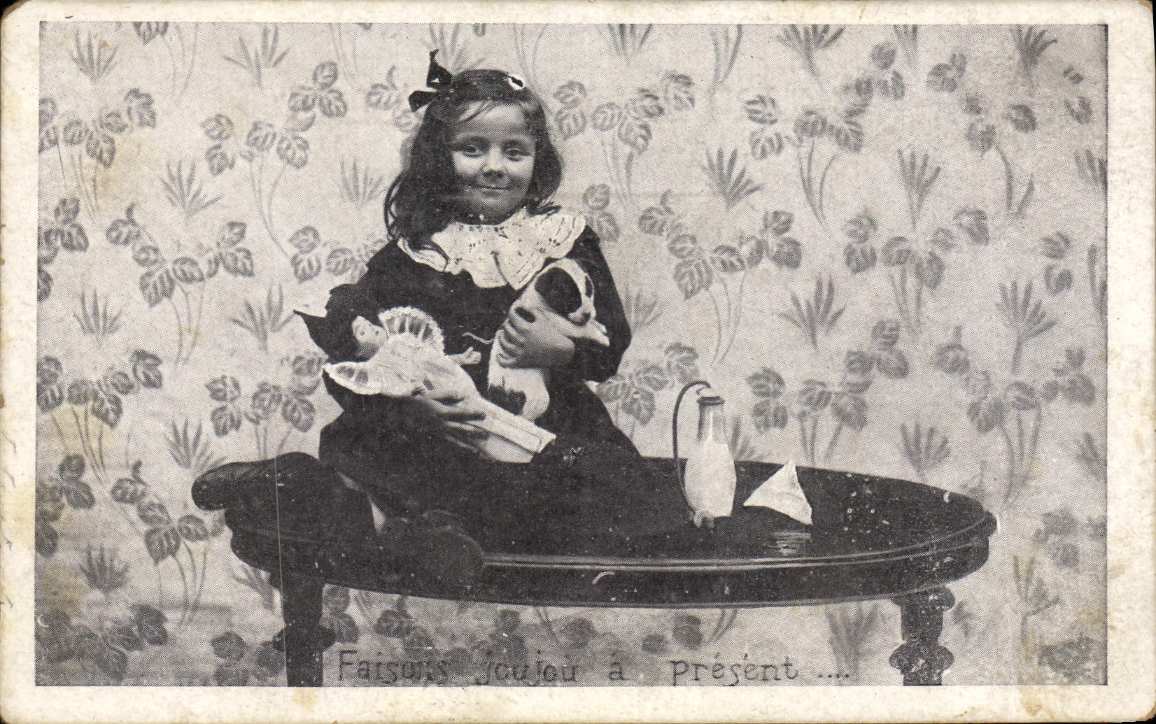 CPA Fantaisie Enfant Poupee 
