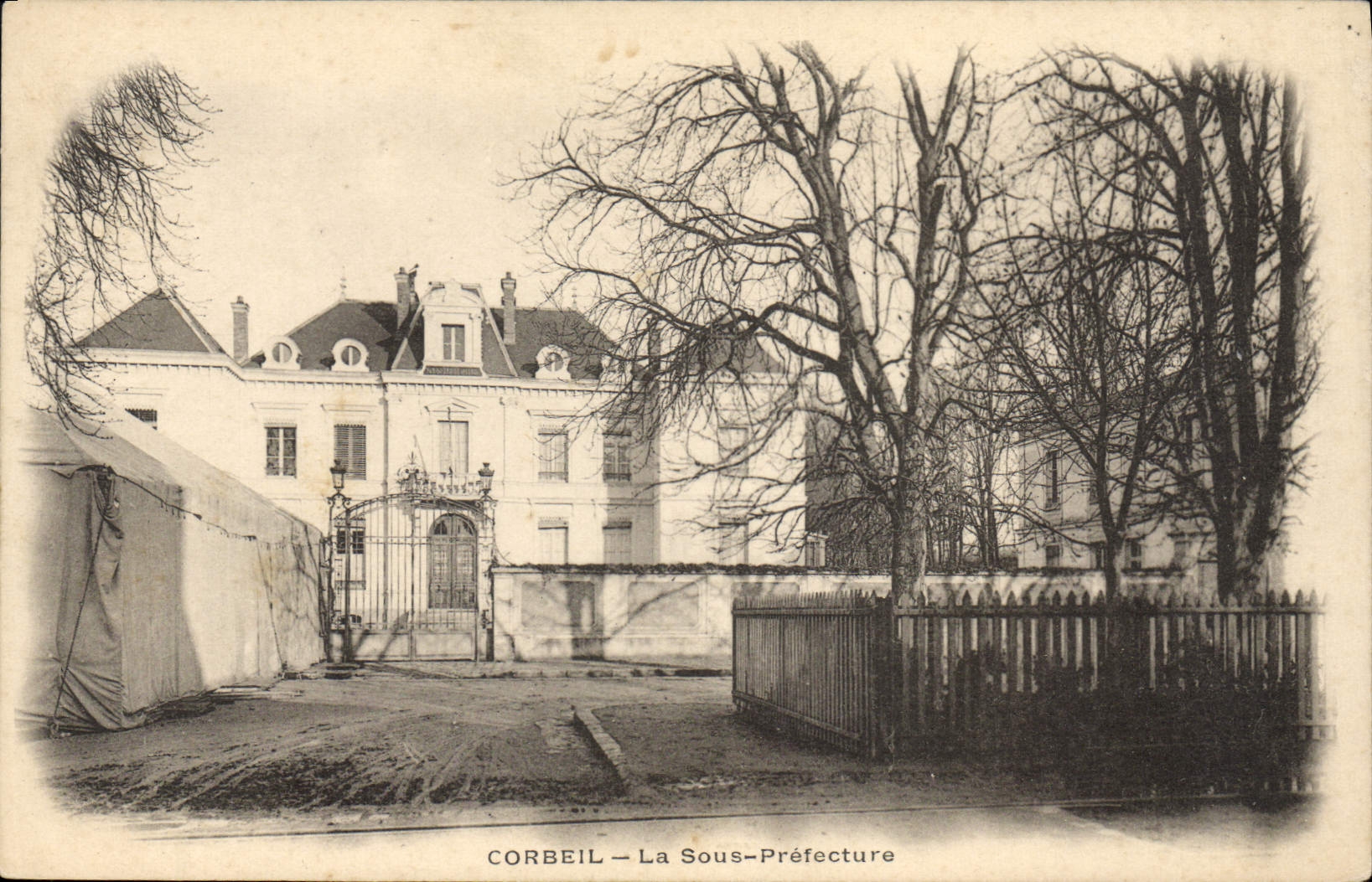CPA La Sous Prefecture Corbeil 