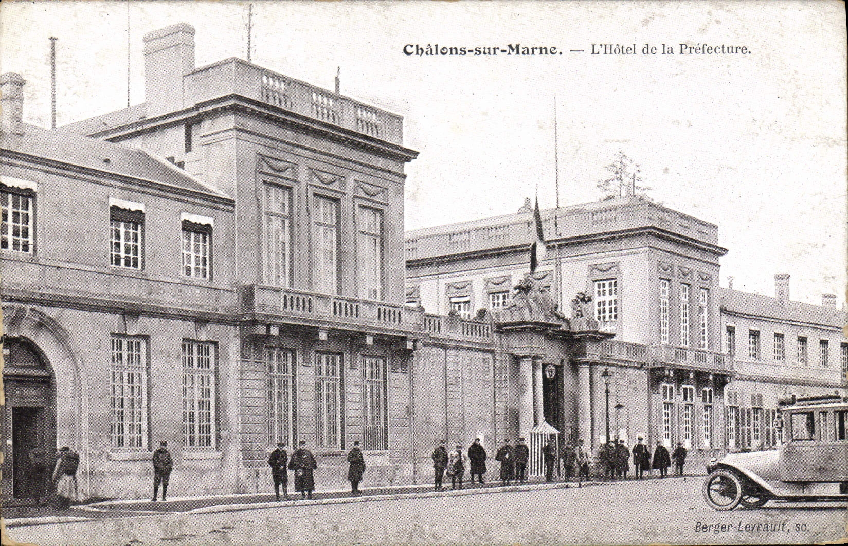 CPA L'Hotel de la Prefecture Chalons sur Marne 