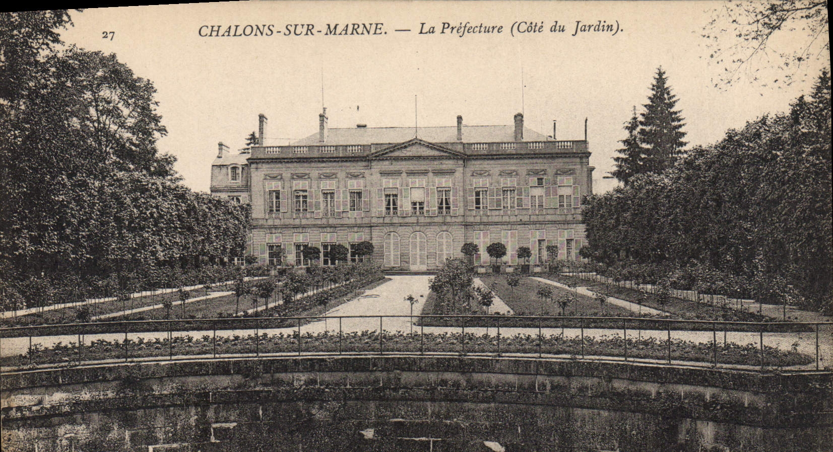 CPA Prefecture Chalons sur Marne Cote du jardin