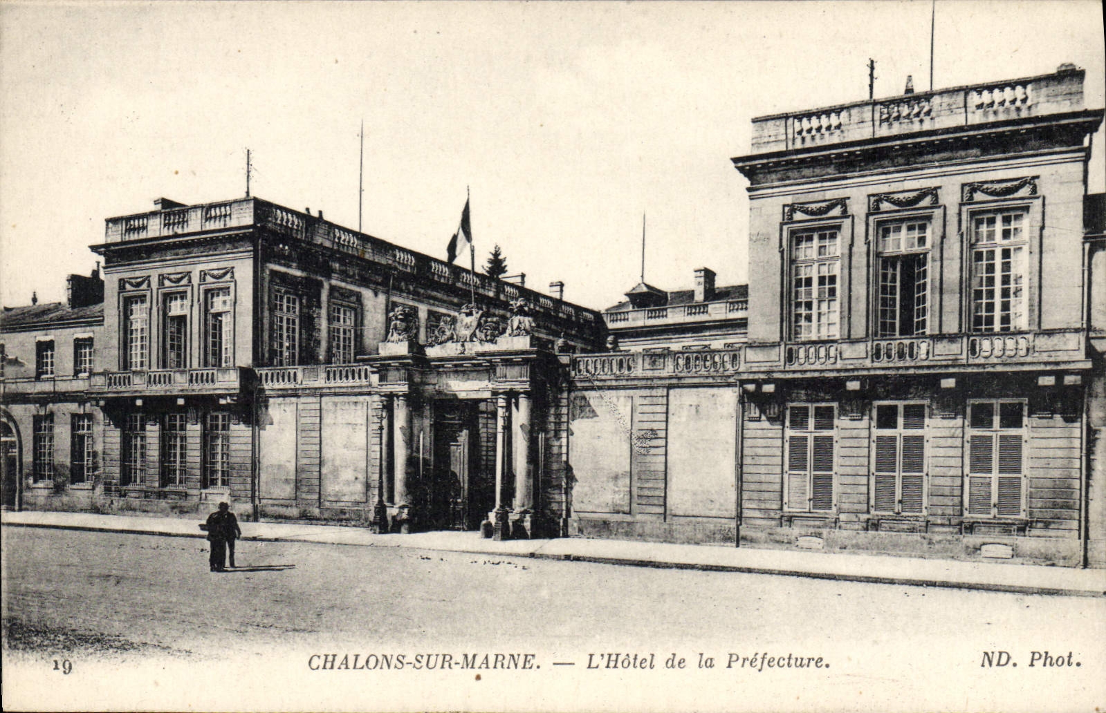 CPA Chalons sur Marne L'Hotel de la Prefecture