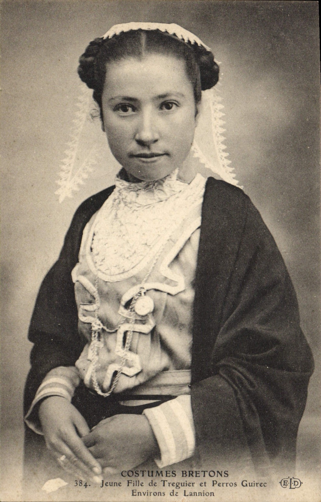 CPA Folklore Jeune fille de Treguier et perros Guirec Environs de Lannion 