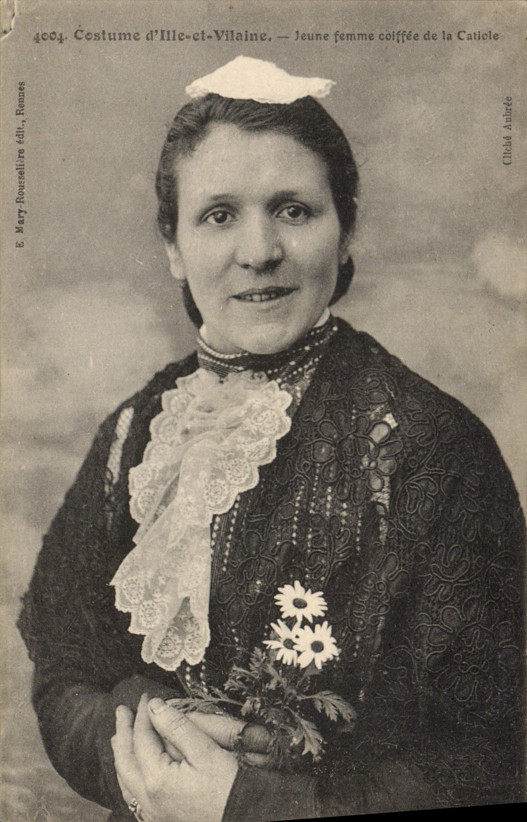 CPA Folklore Jeune femme coiffee de la Catiole Ille et Vilaine 