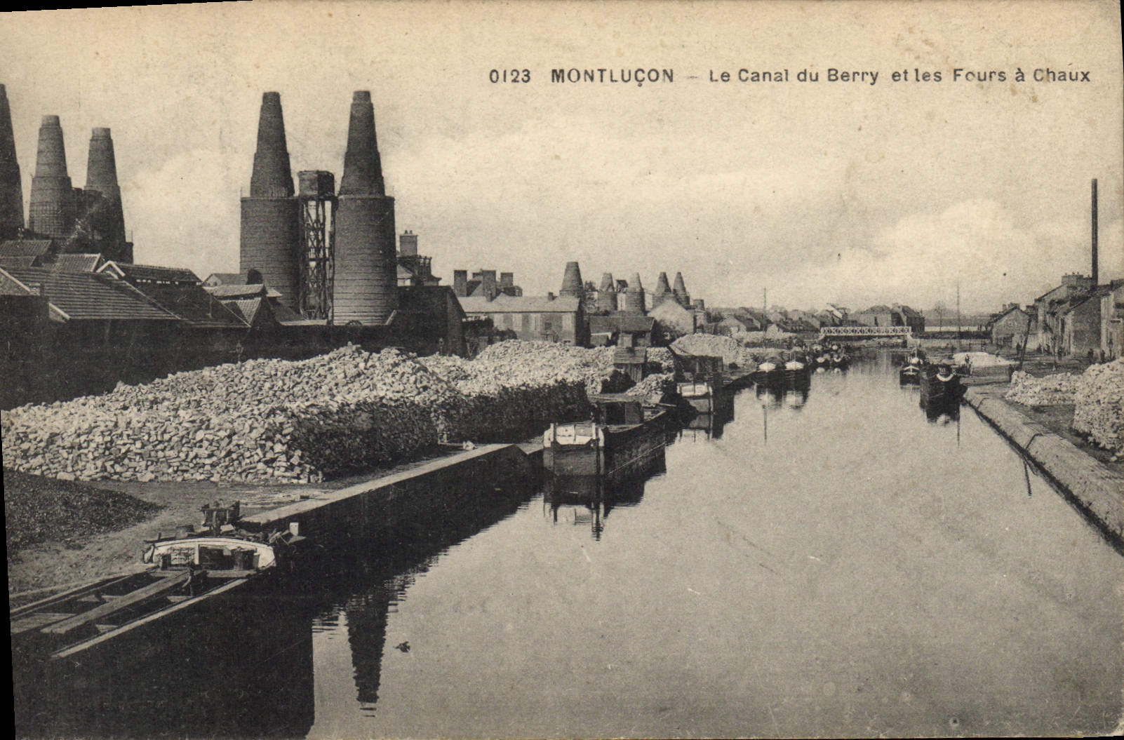 CPA Montlucon Le canal d Berry et les fours a chaux