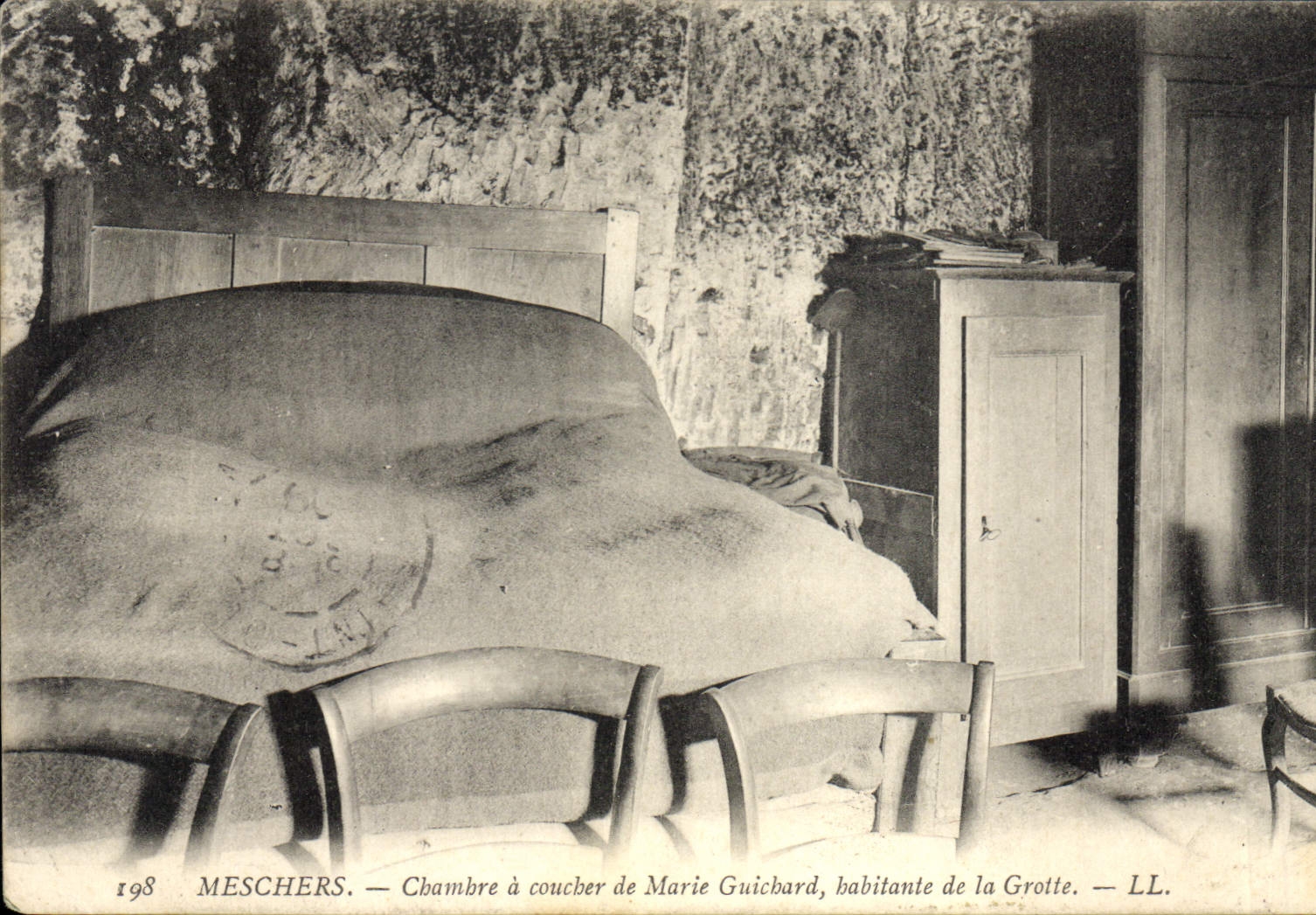 CPA Grotte Grottes Meschers Chambre a coucher de Marie Guichard habitante de la gortte
