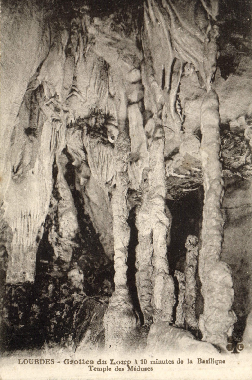 CPA Grotte Grottes du Loup Temple des meduses Lourdes
