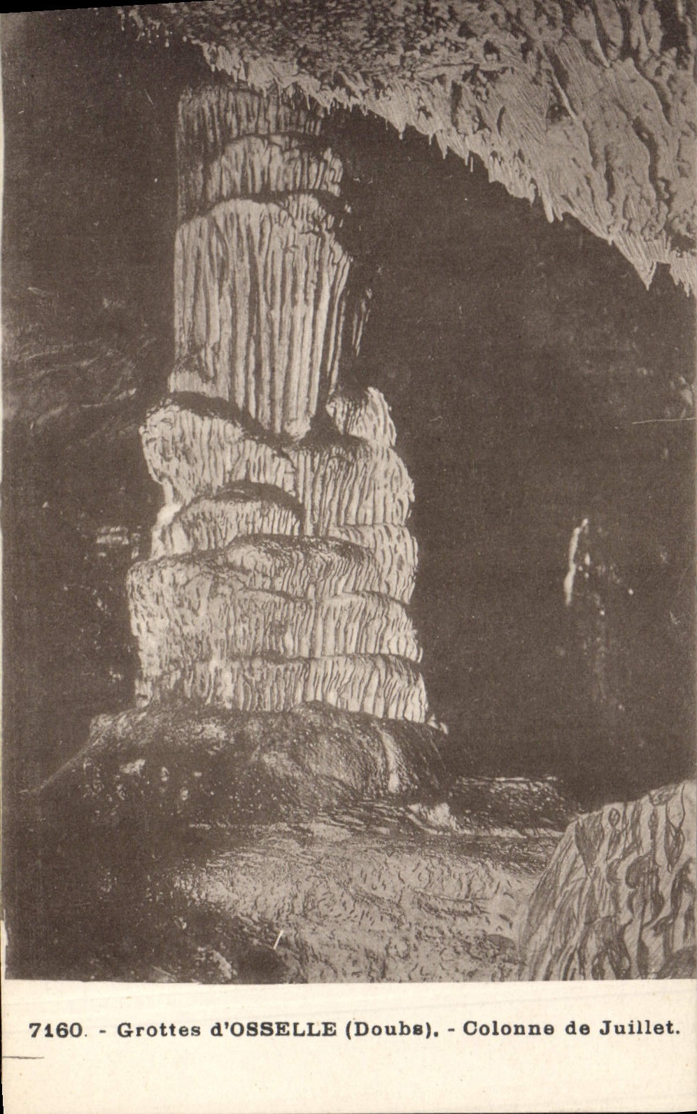 CPA Grotte Grottes d'Osselle Colonne de Juillet 