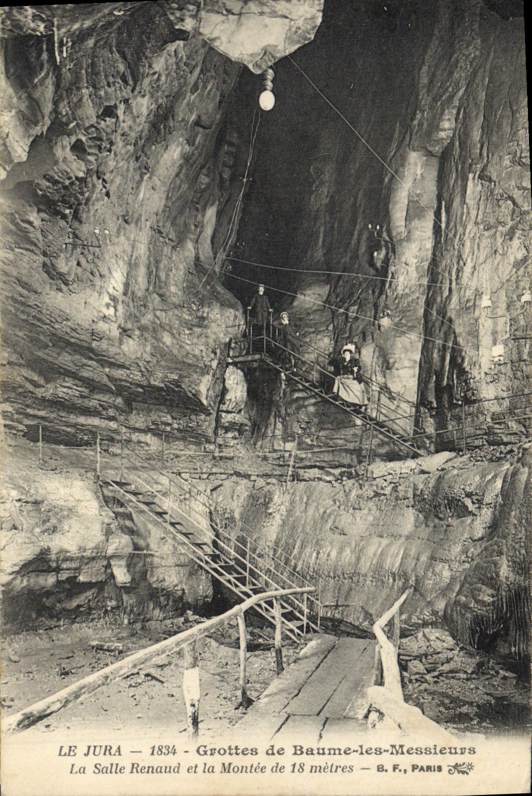 CPA Grotte Grottes de Baume les Messieurs La Salle Renaud et la montee de 18 metres 