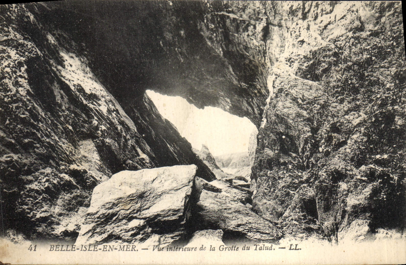 CPA Grotte Grottes Belle Isle en Mer Vue interieure de la grotte du Talud 