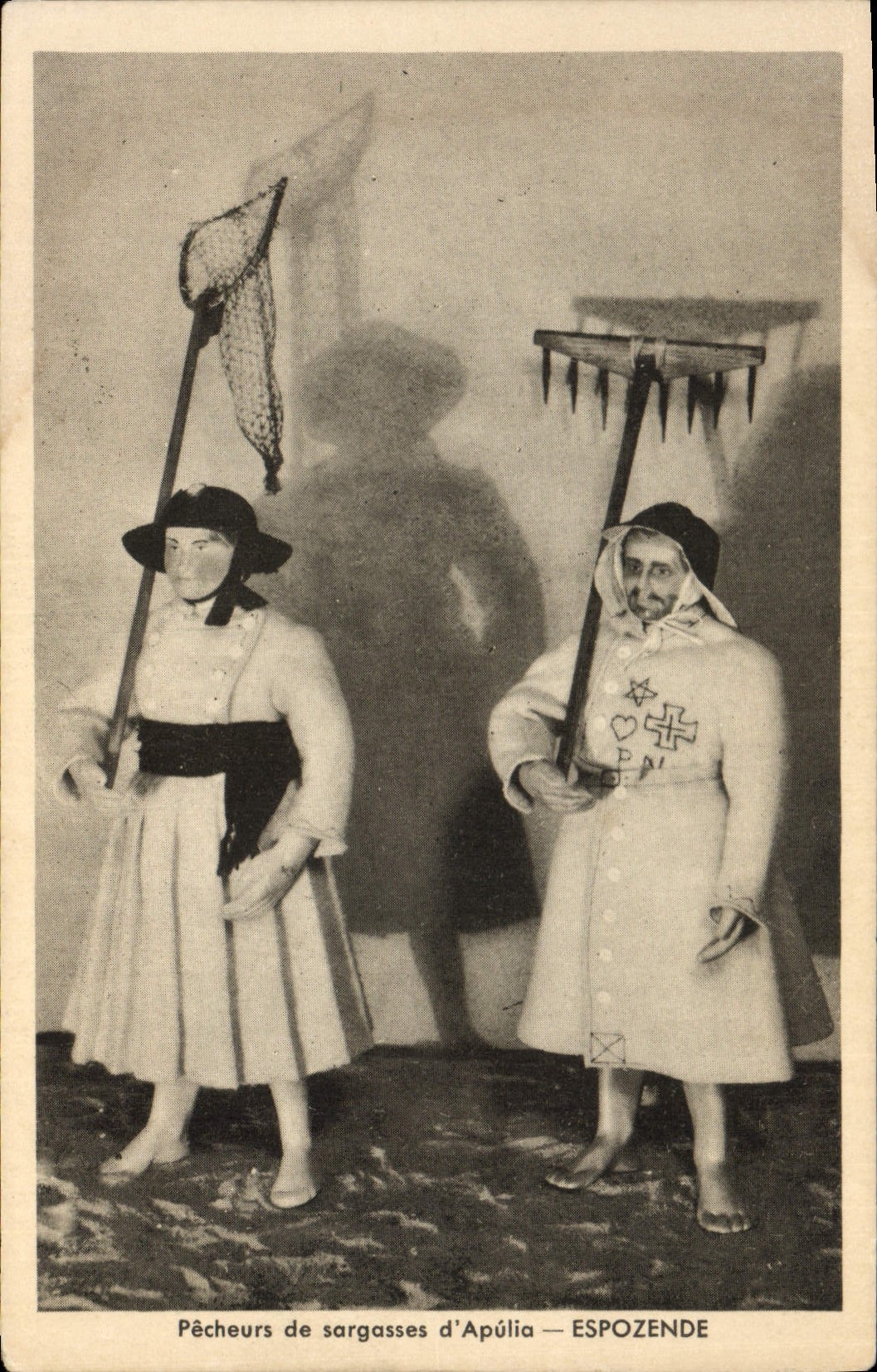 CPA Fantaisie Poupees Pecheurs de sargasses d'Apulia Espozende  