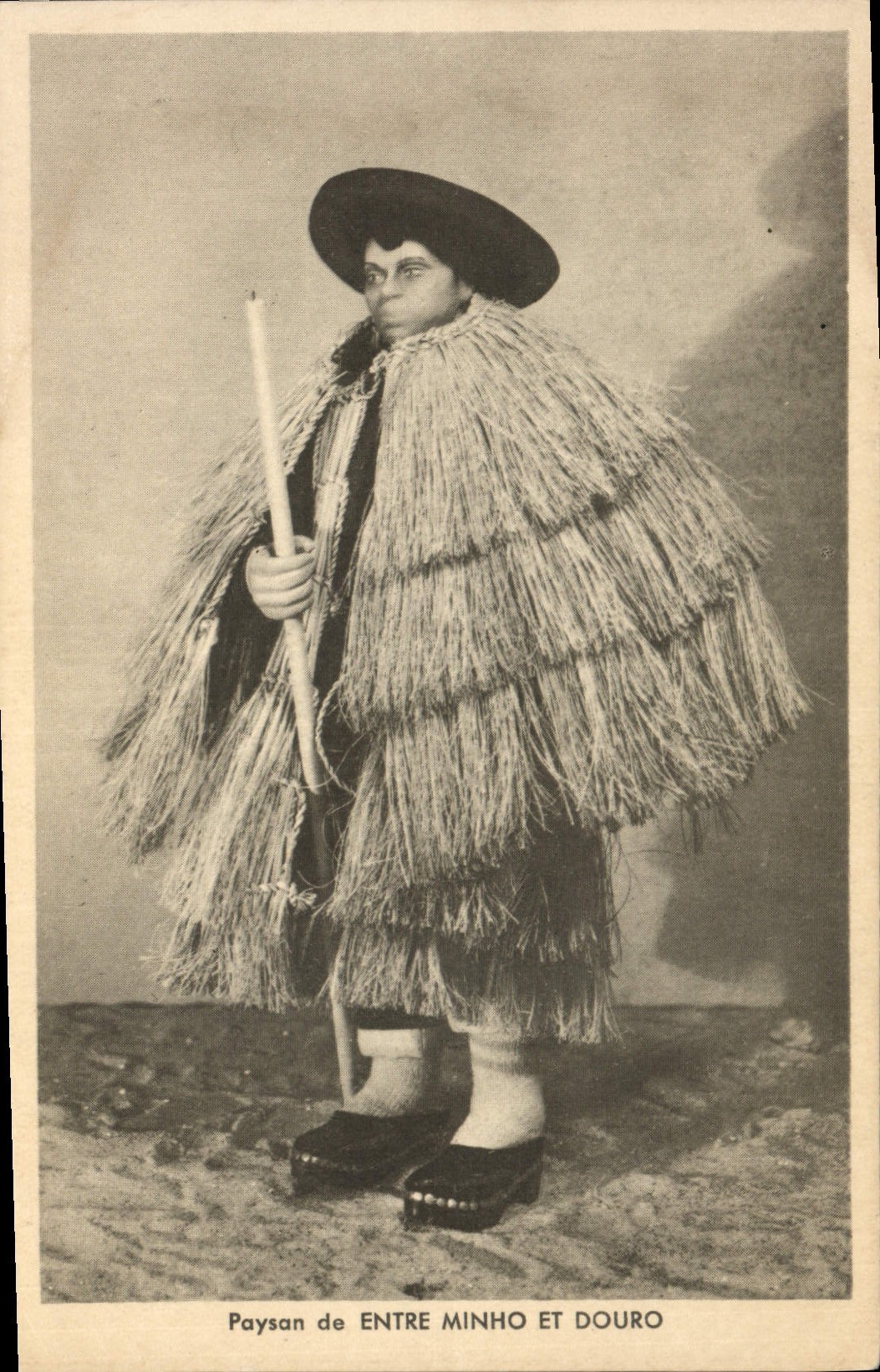 CPA Fantaisie Poupee Paysan de Entre Minho et Douro 