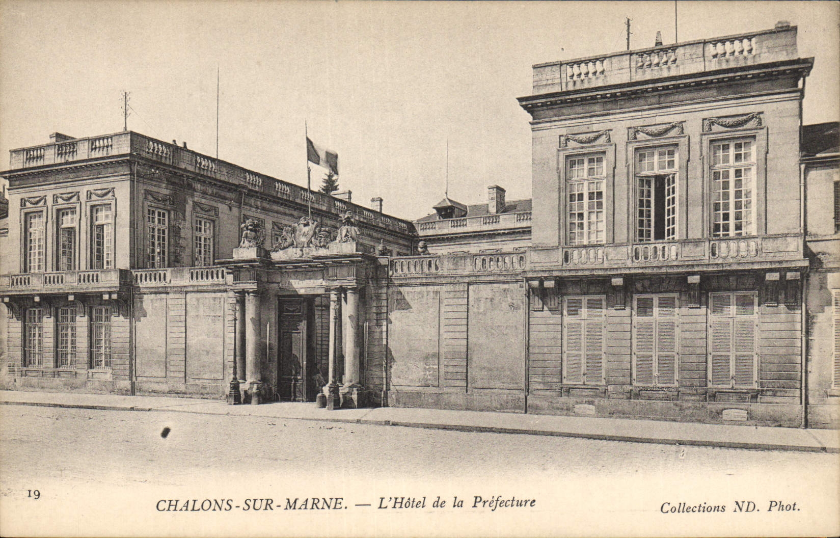 CPA Palais de justice Chalons sur Marne L'hotel de la Prefecture 