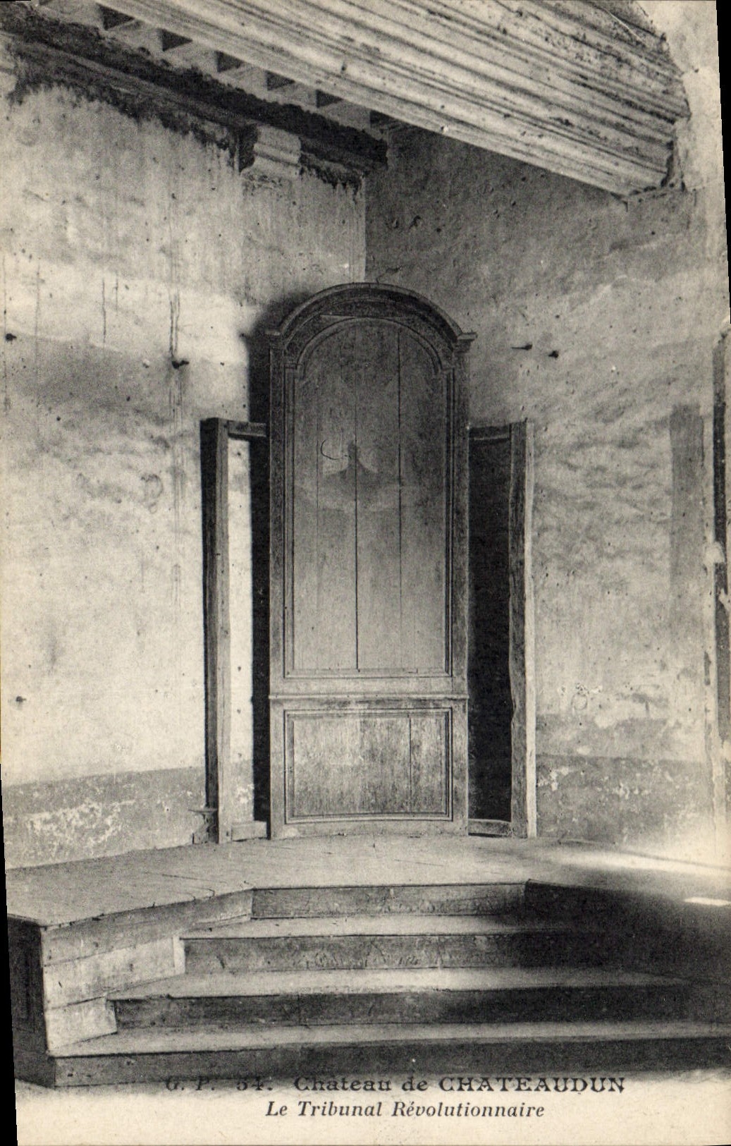 CPA Chateau de Chateaudin Le Tribunal revolutionnaire 