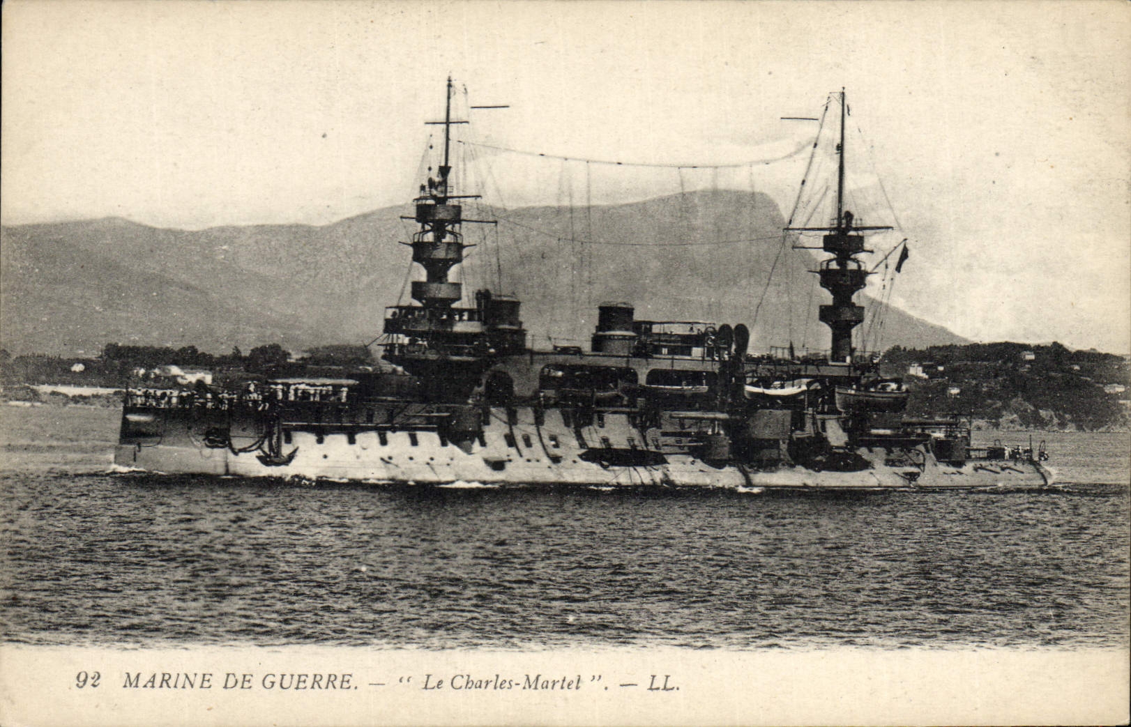 CPA Bateau de Guerre Le Charles Martel