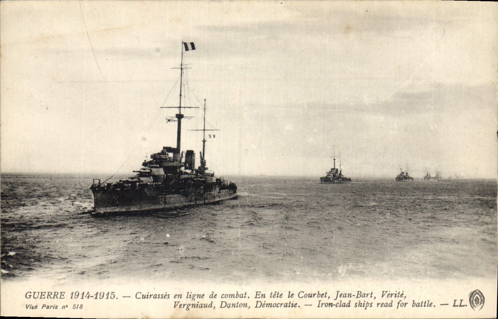 CPA Bateau de Guerre Cuirasses en ligne de combat En tete le Courbet Jean Bart Verite Vergniaud Dant