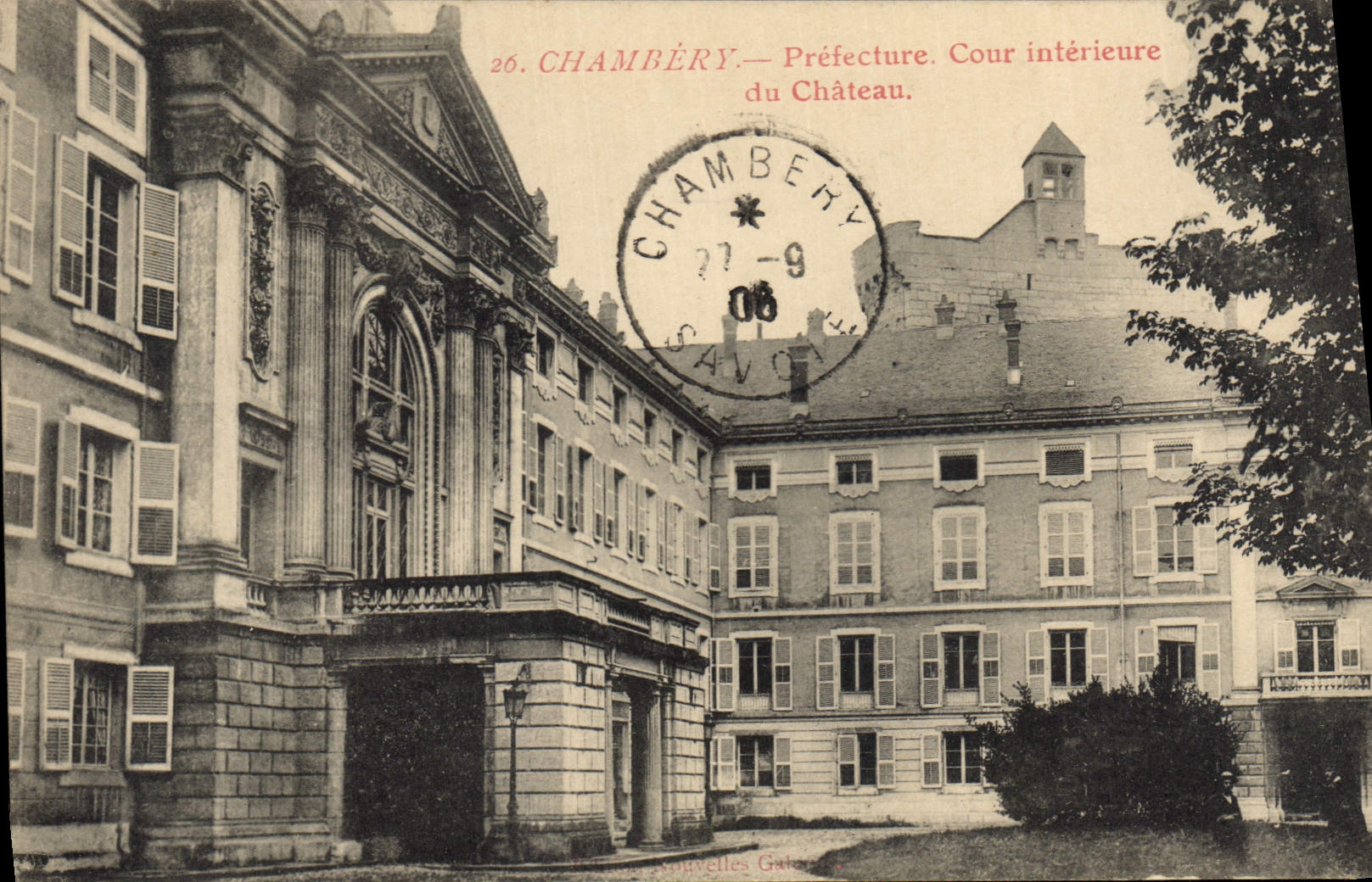 CPA Prefecture Cour interieure du chateau Chambery
