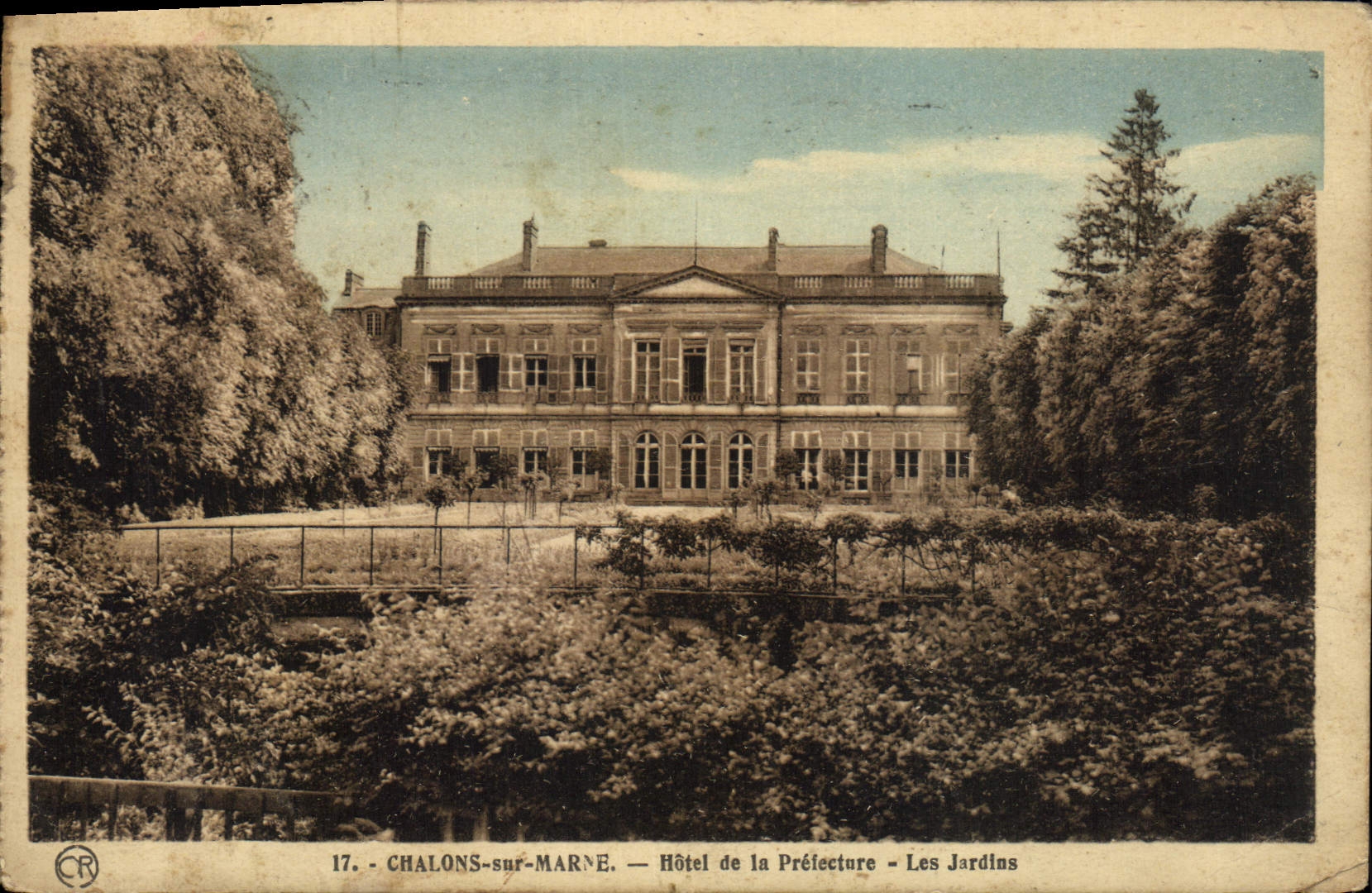 CPA Chalons sur Marne Hotel de la Prefecture Les jardins 