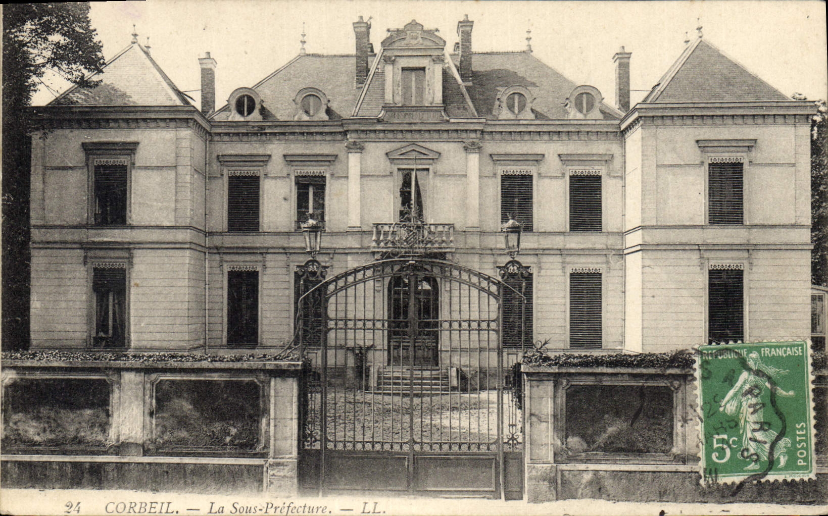 CPA Corbeil La Sous Prefecture  