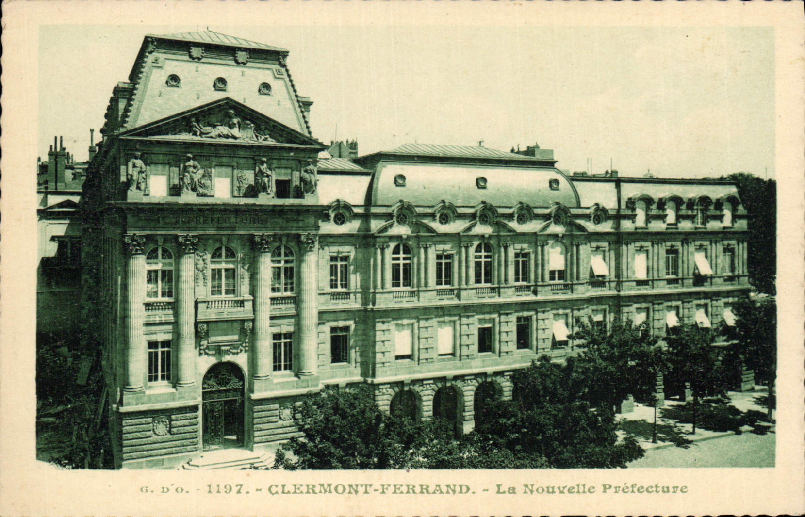 CPA Clermont Ferrand La nouvelle Prefecture  