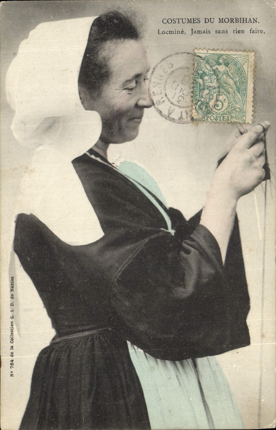 CPA Folklore Costumes du Morbihan Locmine  