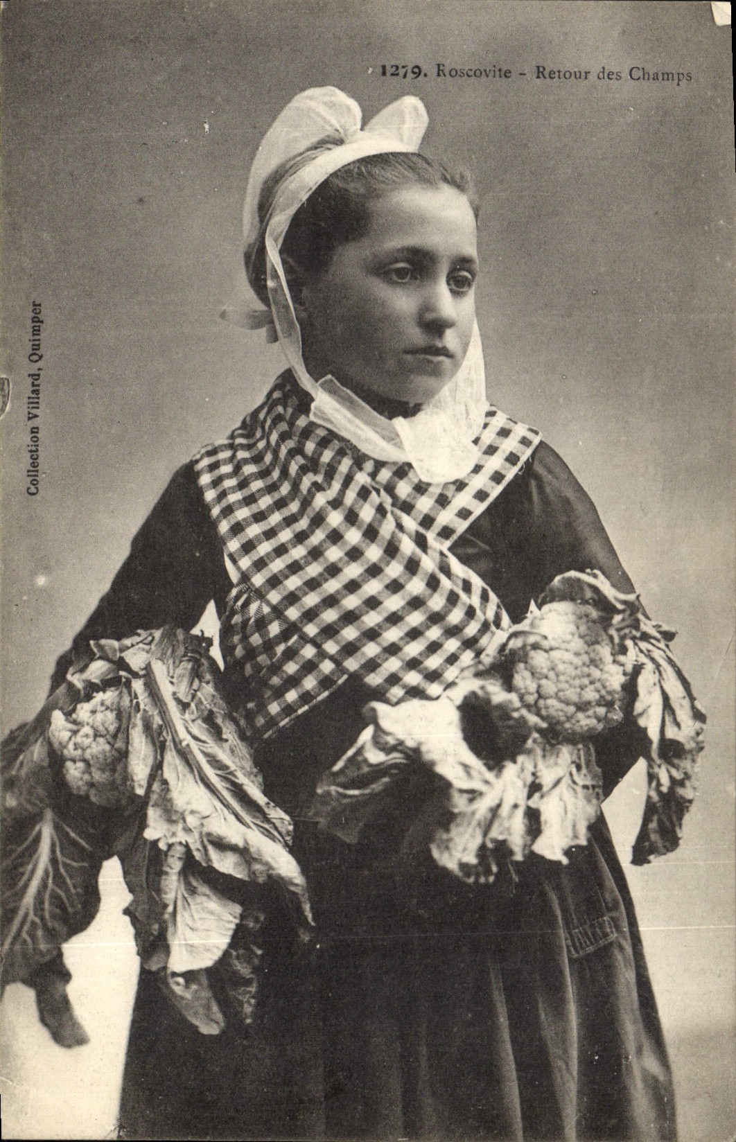CPA Folklore Roscovite Retour des champs 