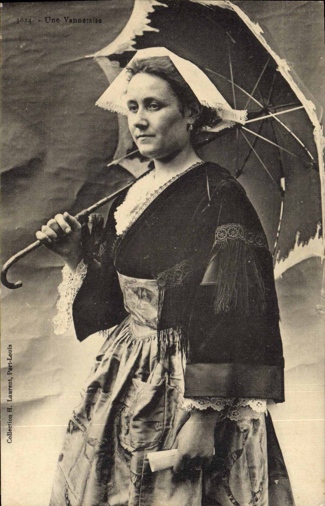 CPA Folklore Une Vannetaise 