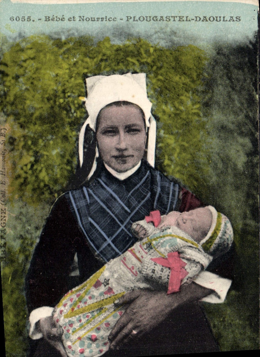 CPA Folklore Bebe et nourrice Plougastel Daoulas