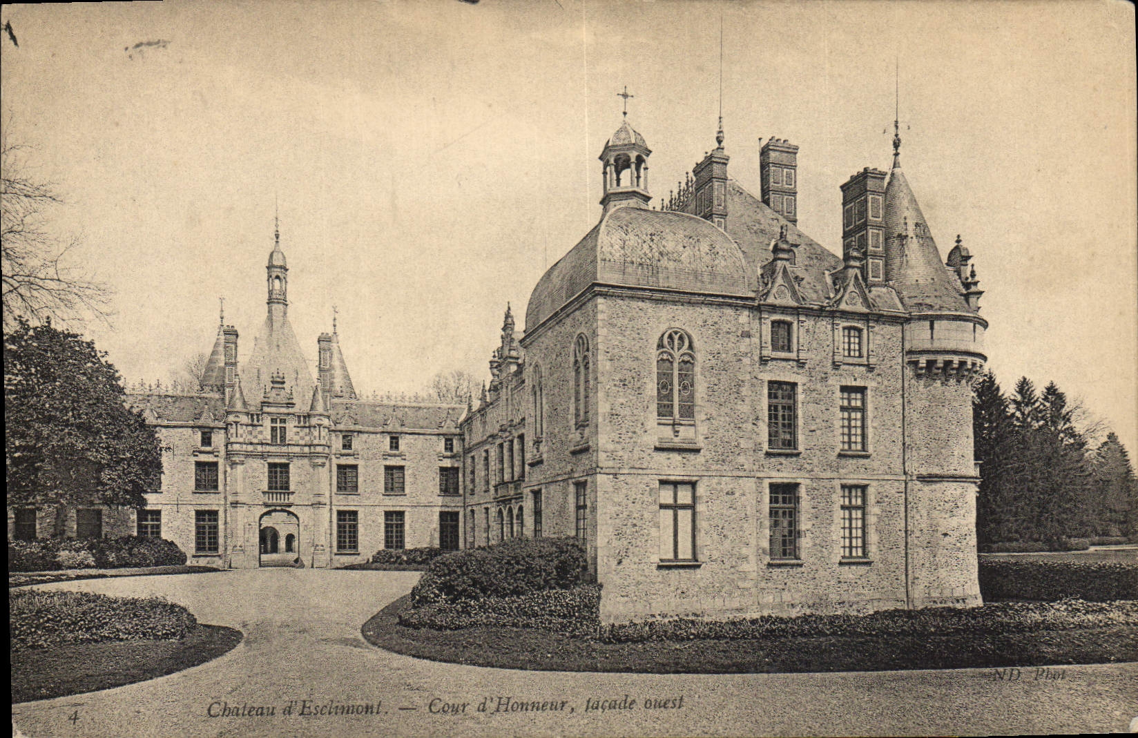 CPA Chateau d'Esclimont Cour d'honneur  