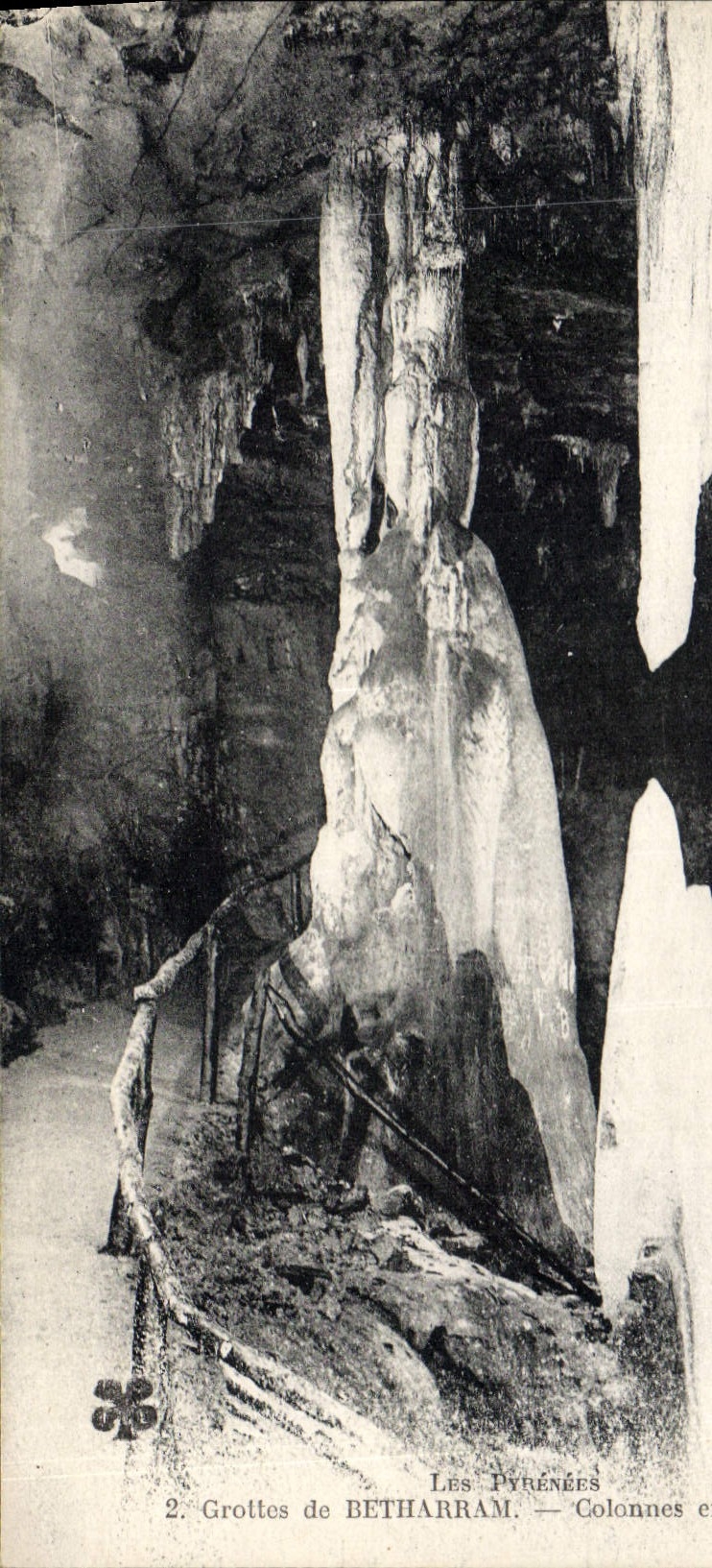 CPA Grotte Grottes de Betharram Colonnes en formation