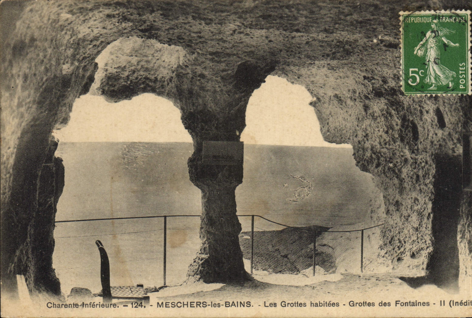 CPA Grotte Grottes habitees Meschers Grottes aux fontaines