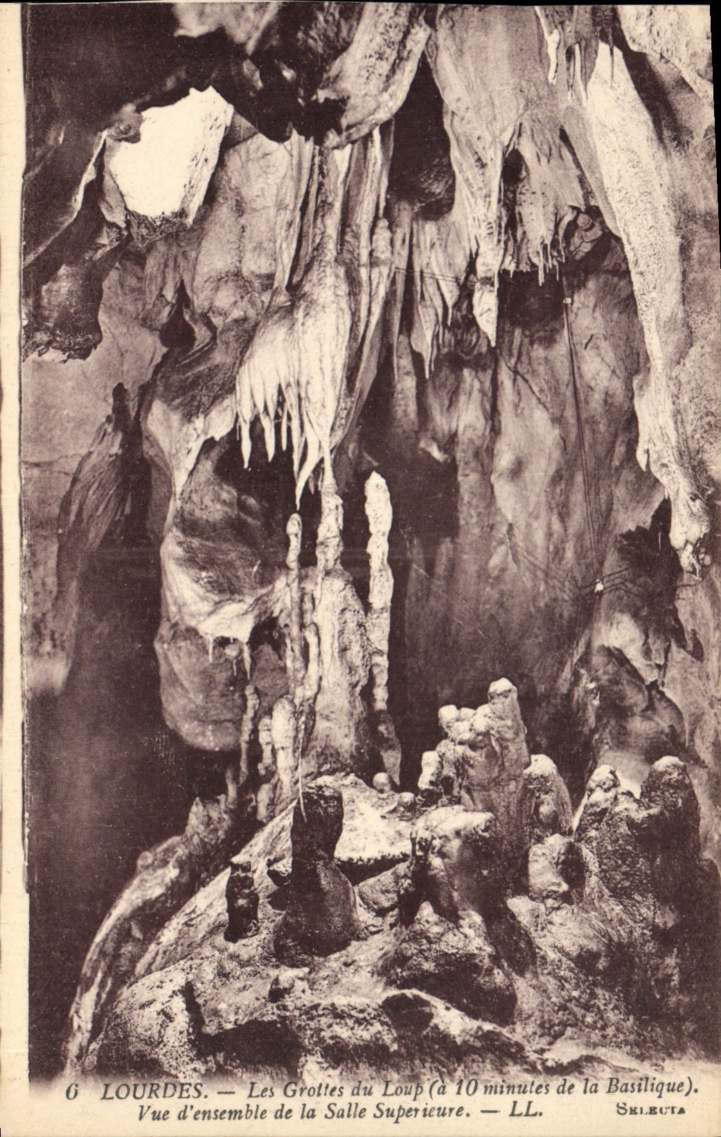 CPA Grotte Grottes du Loup Lourdes Vue d'ensemble de la salle superieure