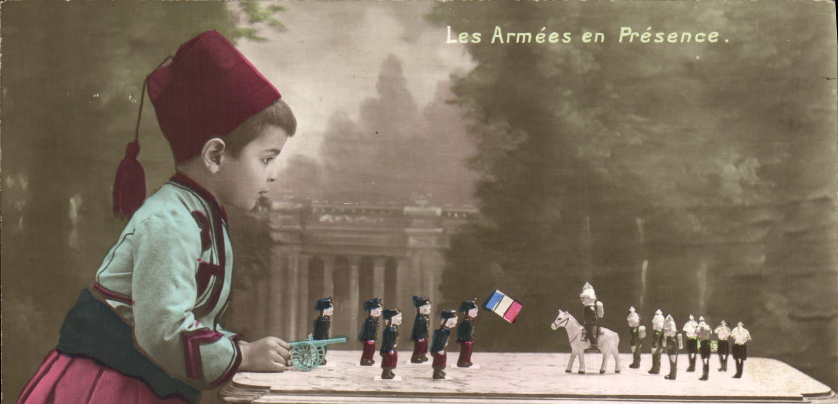 CPA Fantaisie Enfant Soldats Les armees en presence  
