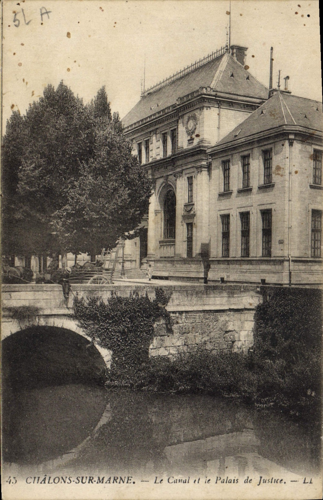 CPA Chalons sur Marne Le canal et le Palais de justice