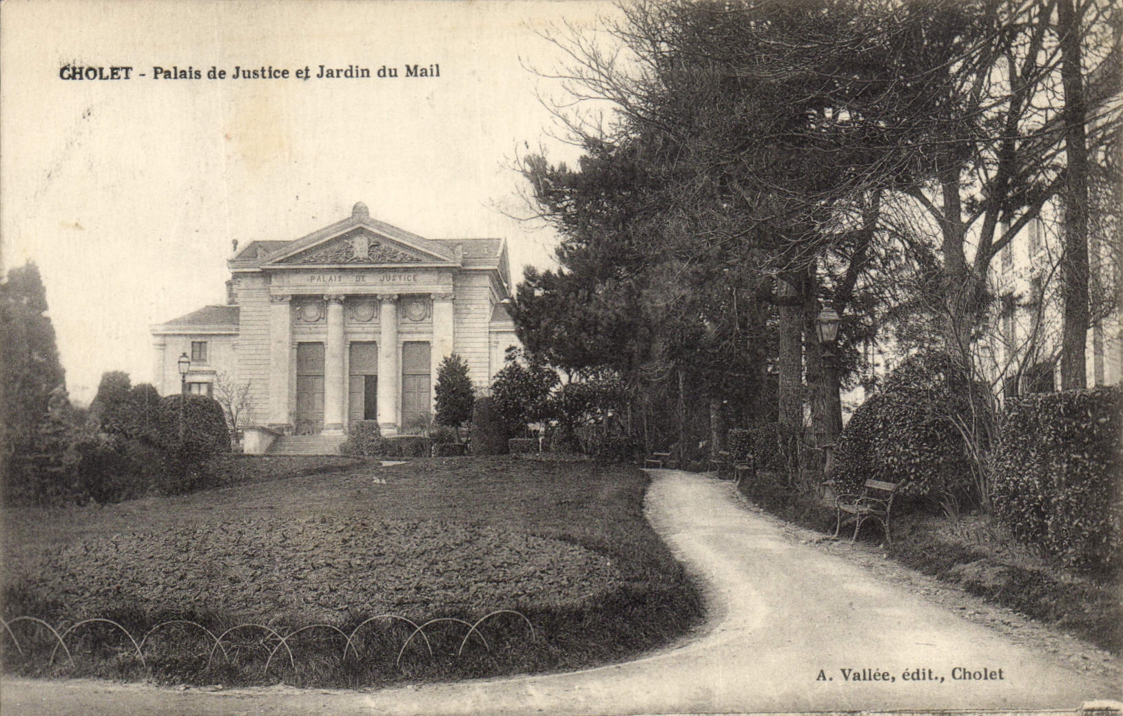 CPA Palais de justice et jardin du Mail Cholet 