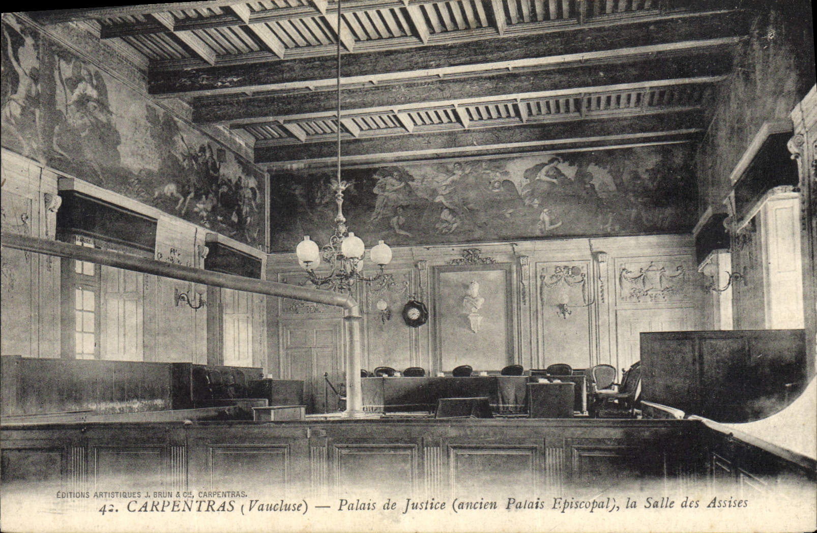 CPA Palais de justice Ancien palais Episcopal la salle des Assises Carpentras